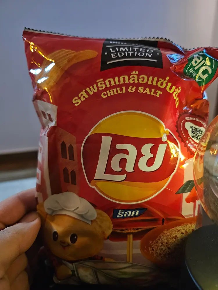 Lay's Lays chili and salt packet